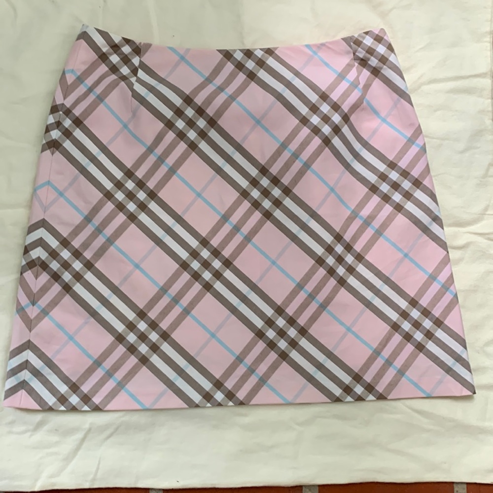 Burberry Nova Check Mini Skirt in pink. (Made in Italy).